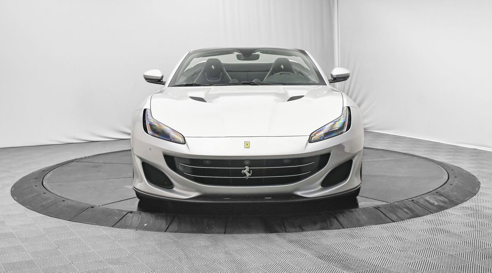 Used 2019 Ferrari Portofino image 3