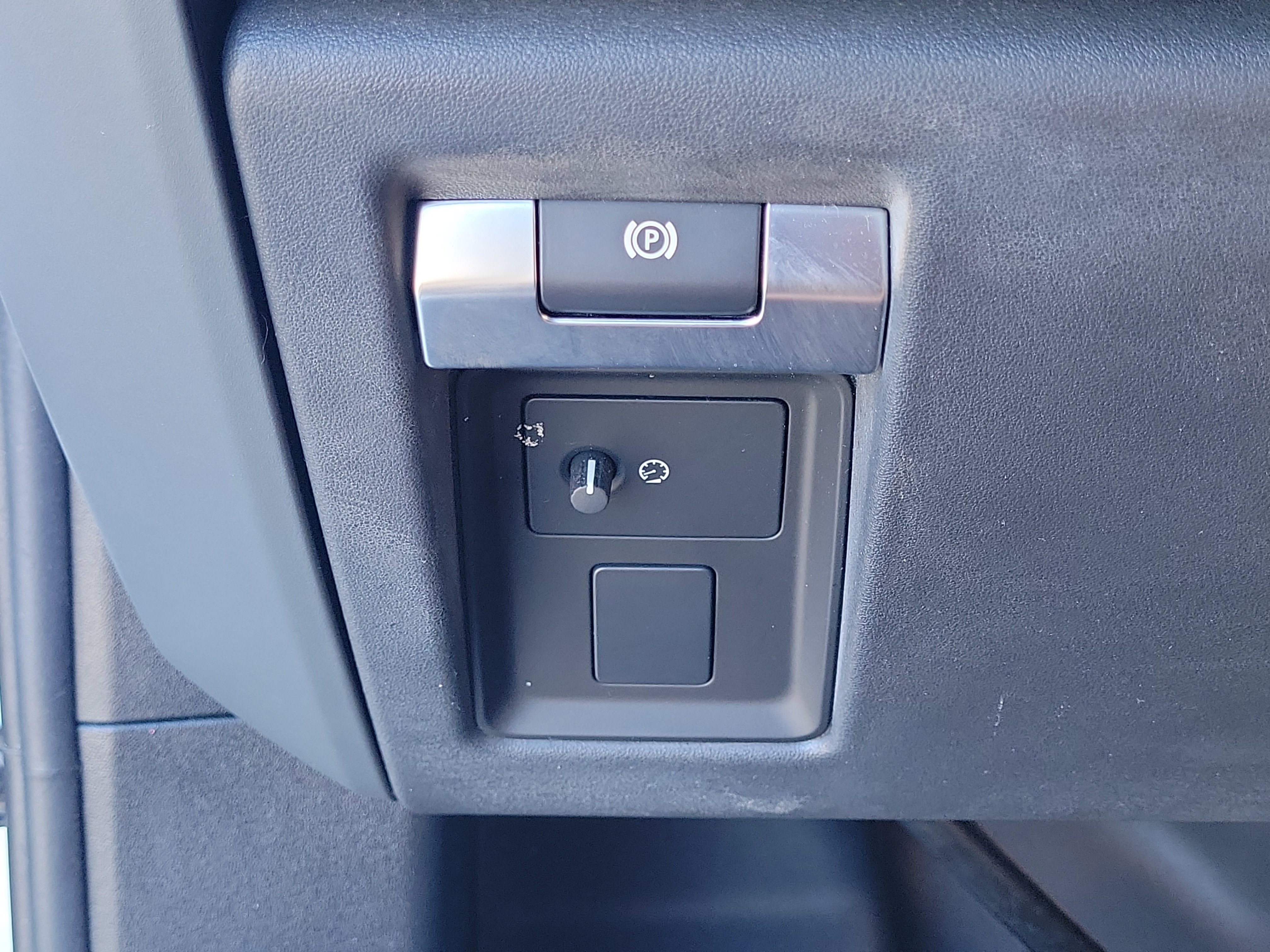 Used 2023 Land Rover Defender 110 X-Dynamic SE AWD/4WD image 23