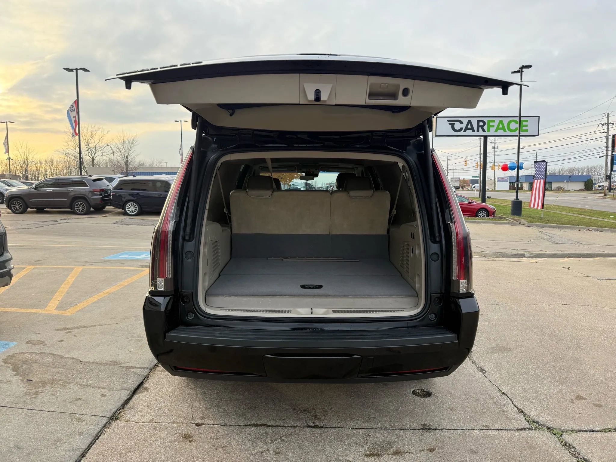 Used 2017 Cadillac Escalade ESV Luxury image 12