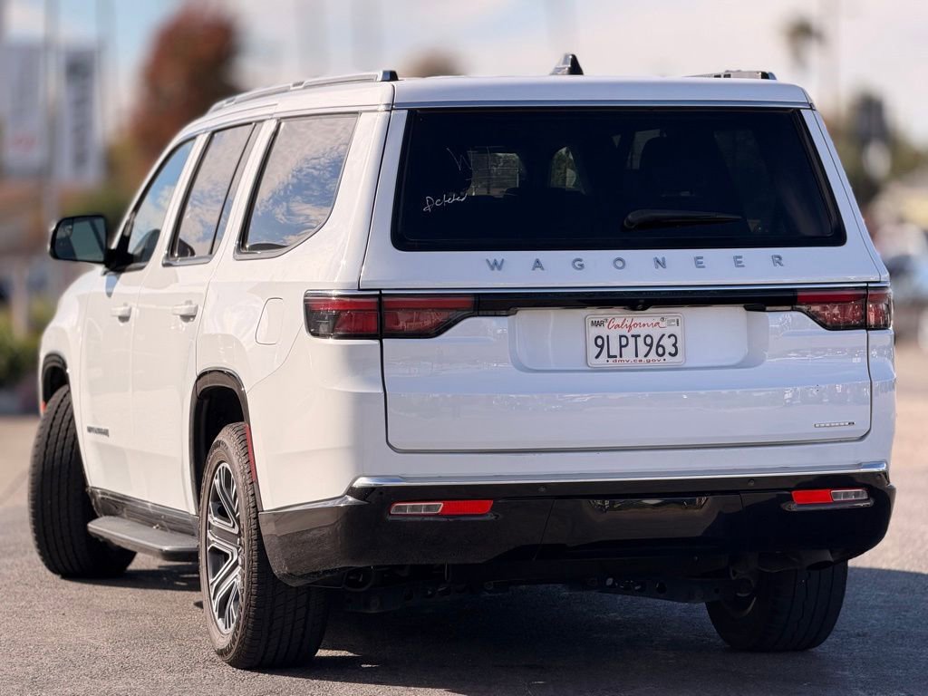 Certified 2024 Jeep Wagoneer Series II w/ Flexible Seating Group image 3