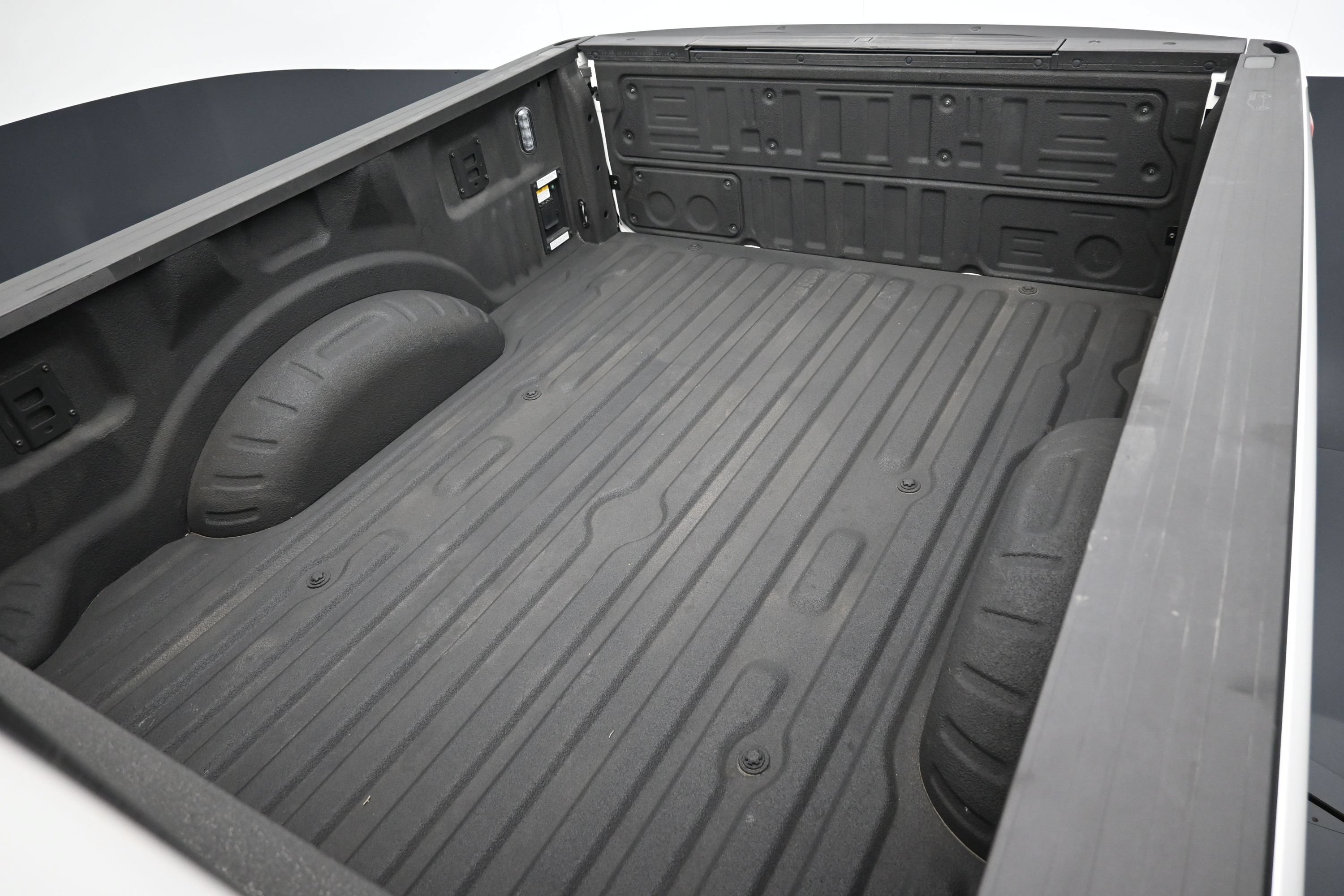 Used 2024 Ford F250 Platinum w/ FX4 Off-Road Package AWD/4WD image 46