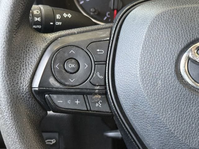 Used 2021 Toyota RAV4 XLE w/ Convenience Package FWD image 14