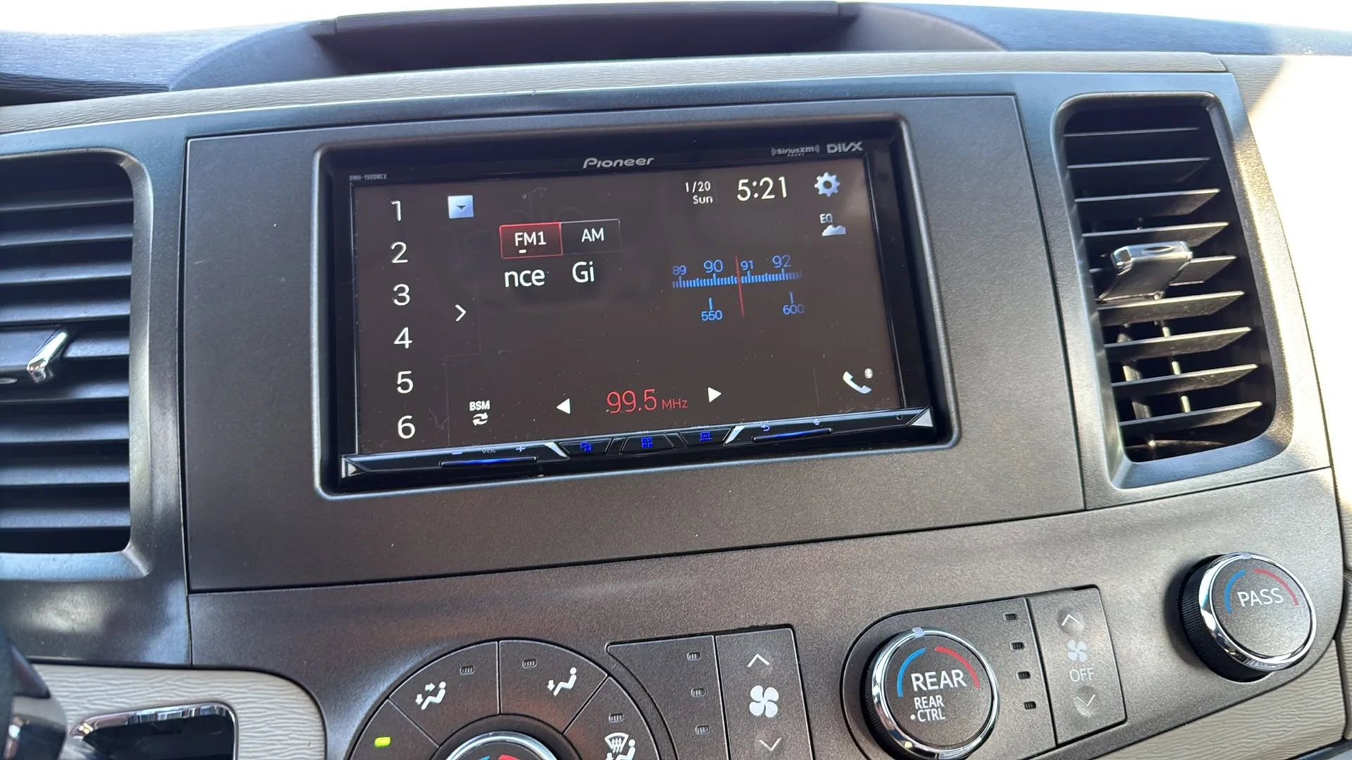 Used 2012 Toyota Sienna LE image 27