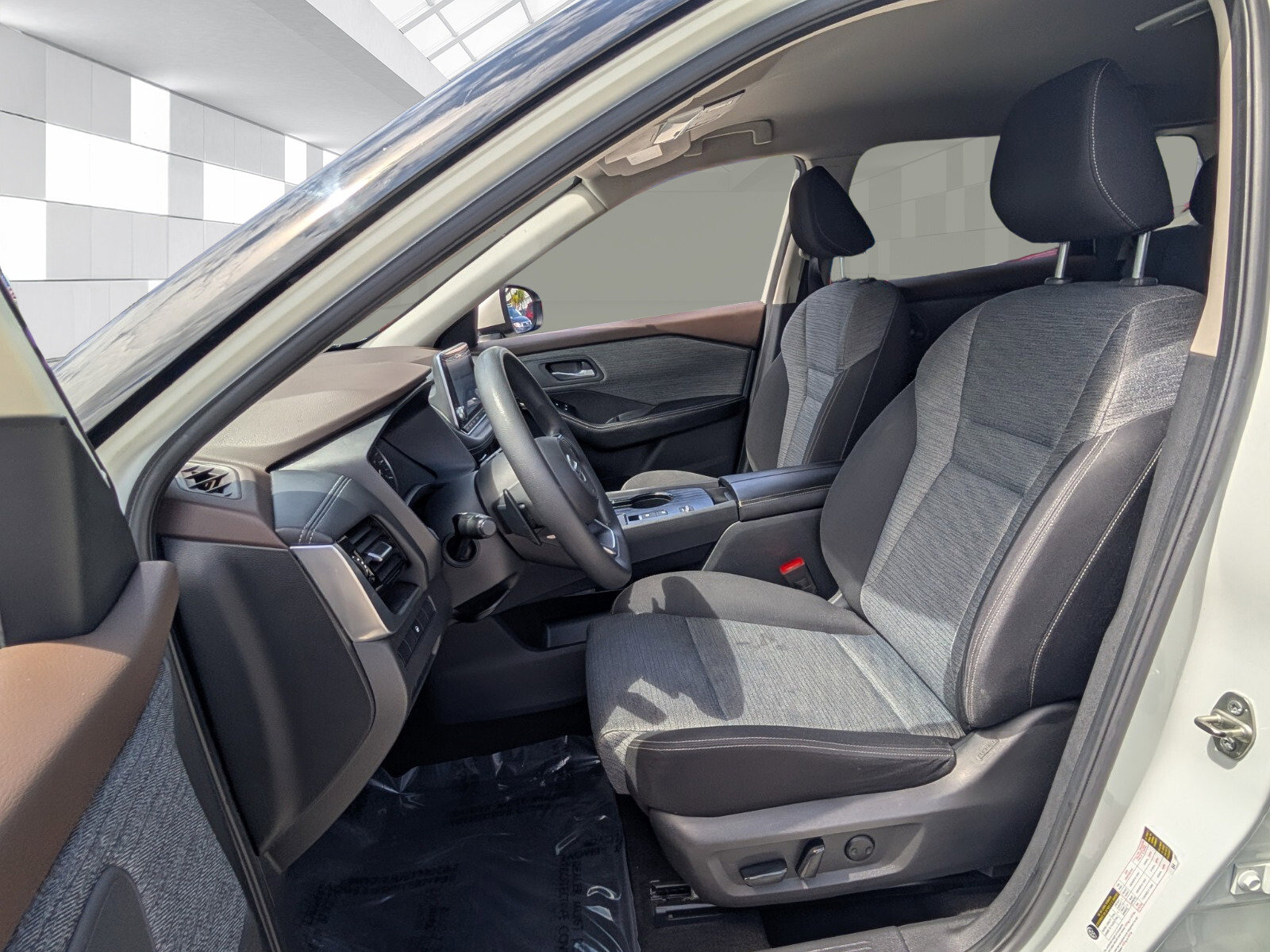 Used 2021 Nissan Rogue SV image 9