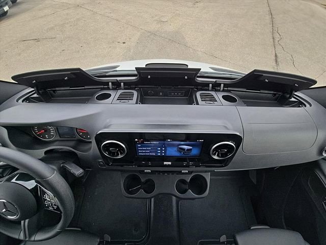 Used 2025 Mercedes-Benz Sprinter 2500 image 20