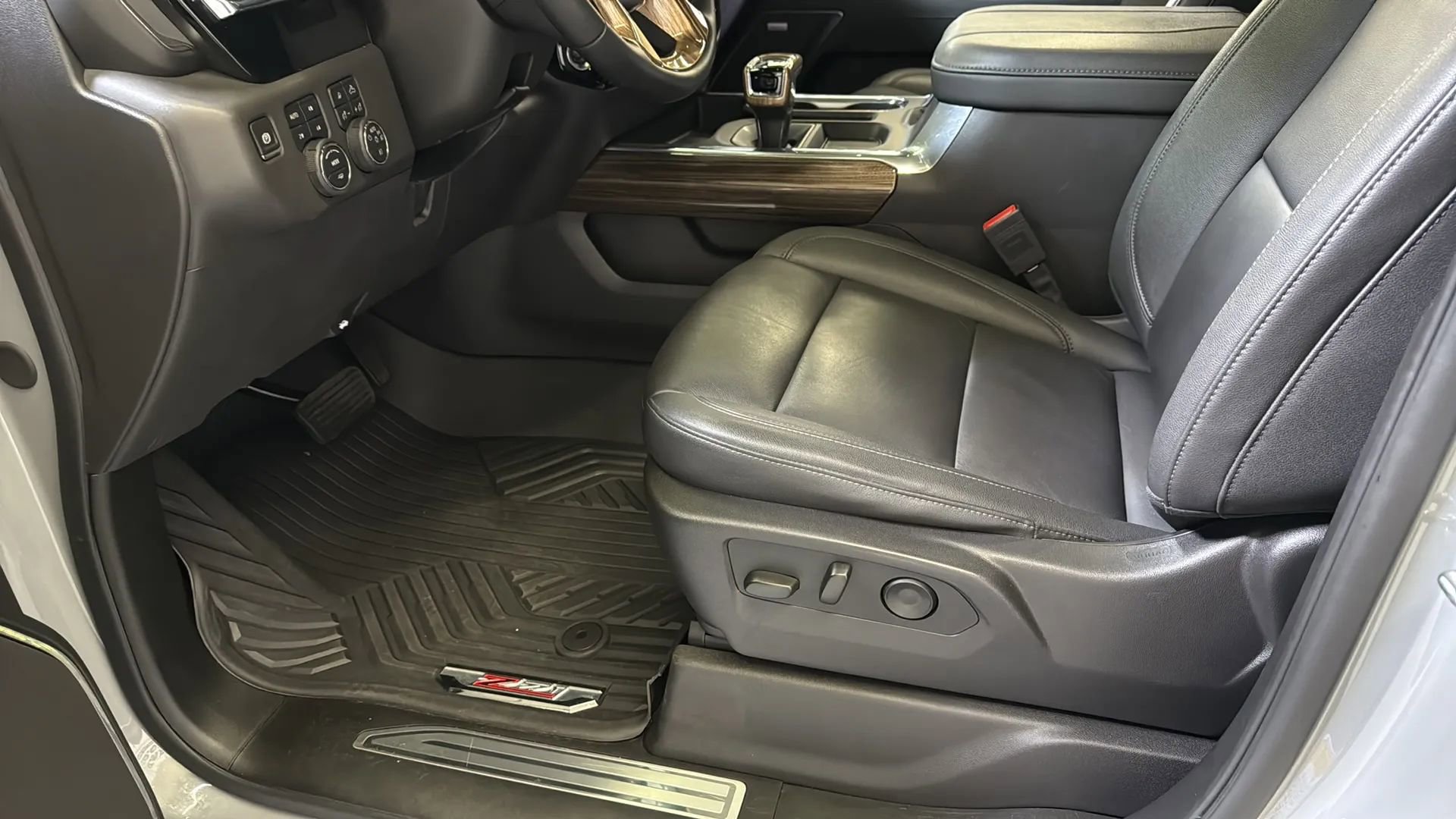 Used 2024 Chevrolet Silverado 1500 LT Trail Boss w/ LT Trail Boss Premium Package image 17