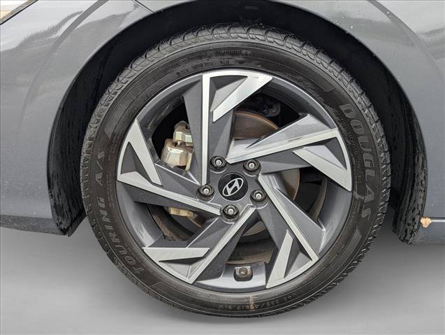 Used 2025 Hyundai Elantra SEL FWD image 9
