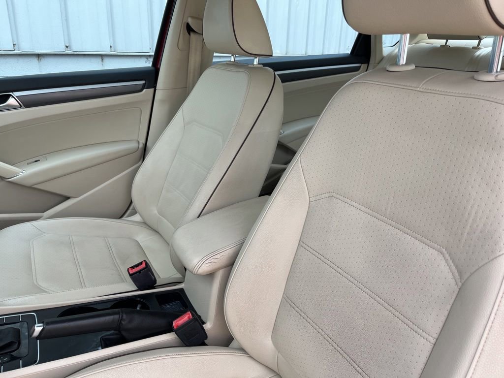 Used 2016 Volkswagen Passat 1.8T R-Line FWD image 4