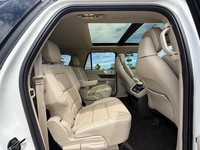 Certified 2021 Lincoln Navigator L Reserve w/ Luxury Package AWD/4WD image 15