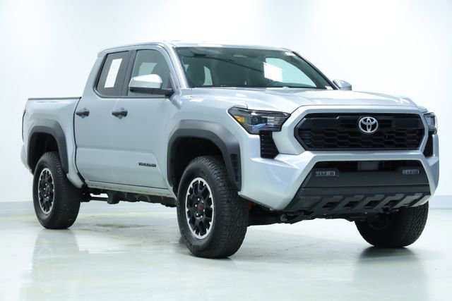 Used 2025 Toyota Tacoma TRD Off-Road AWD/4WD image 3