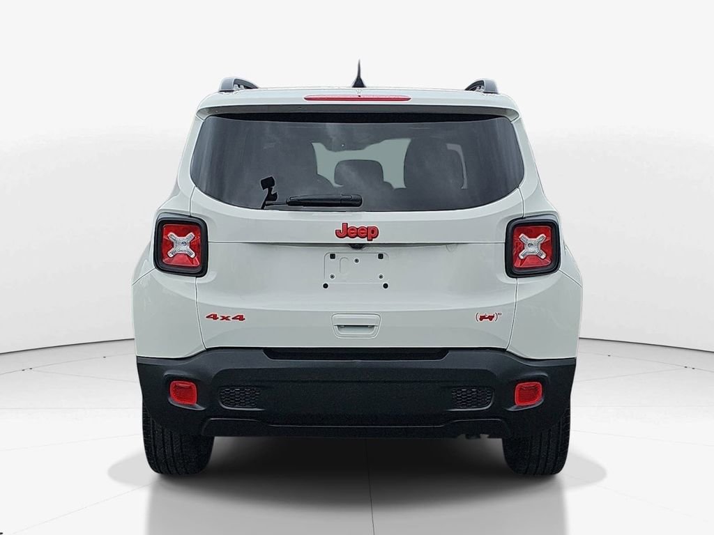Used 2023 Jeep Renegade Latitude w/ Sun/Sound Group AWD/4WD image 7