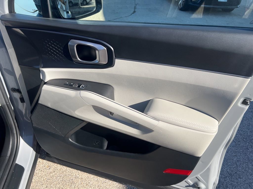Certified 2025 Kia Sorento S w/ Panoramic Sunroof Package FWD image 23