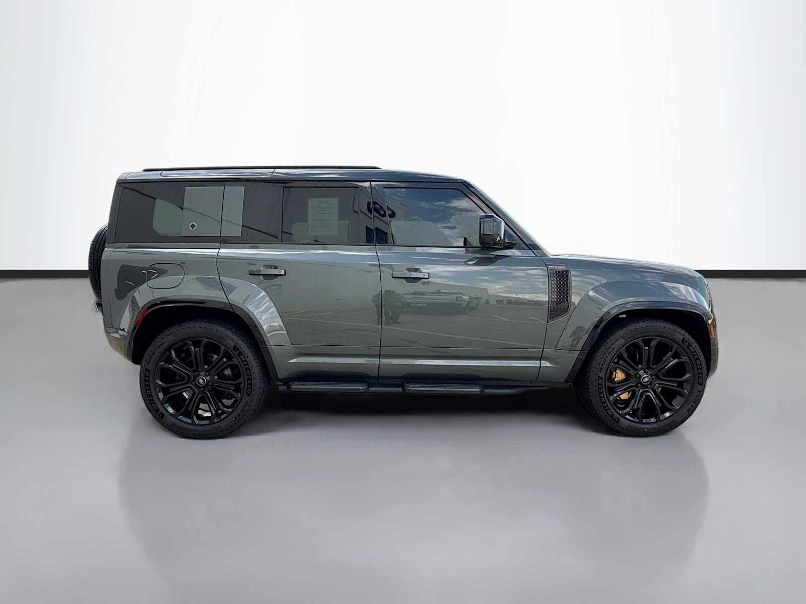 Used 2025 Land Rover Defender 110 AWD/4WD image 7