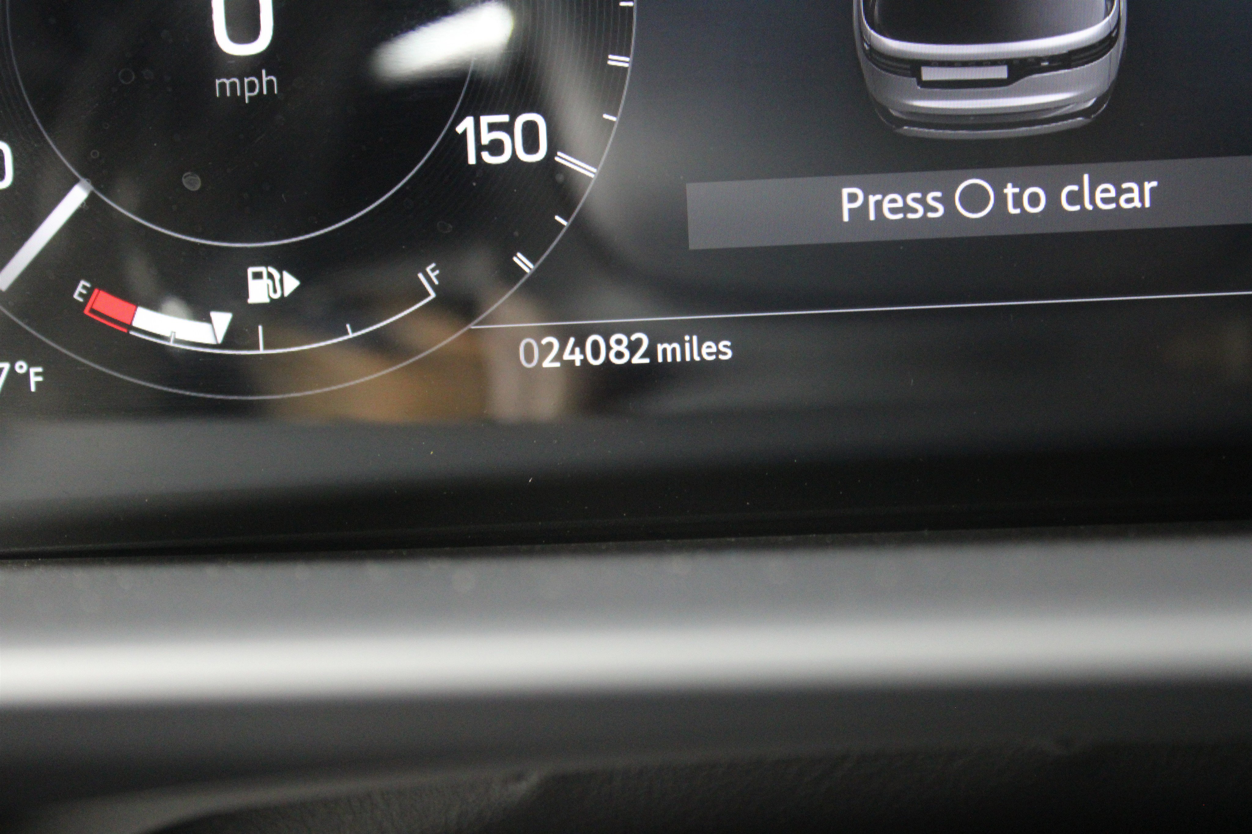 Used 2024 Land Rover Discovery Dynamic SE AWD/4WD image 12