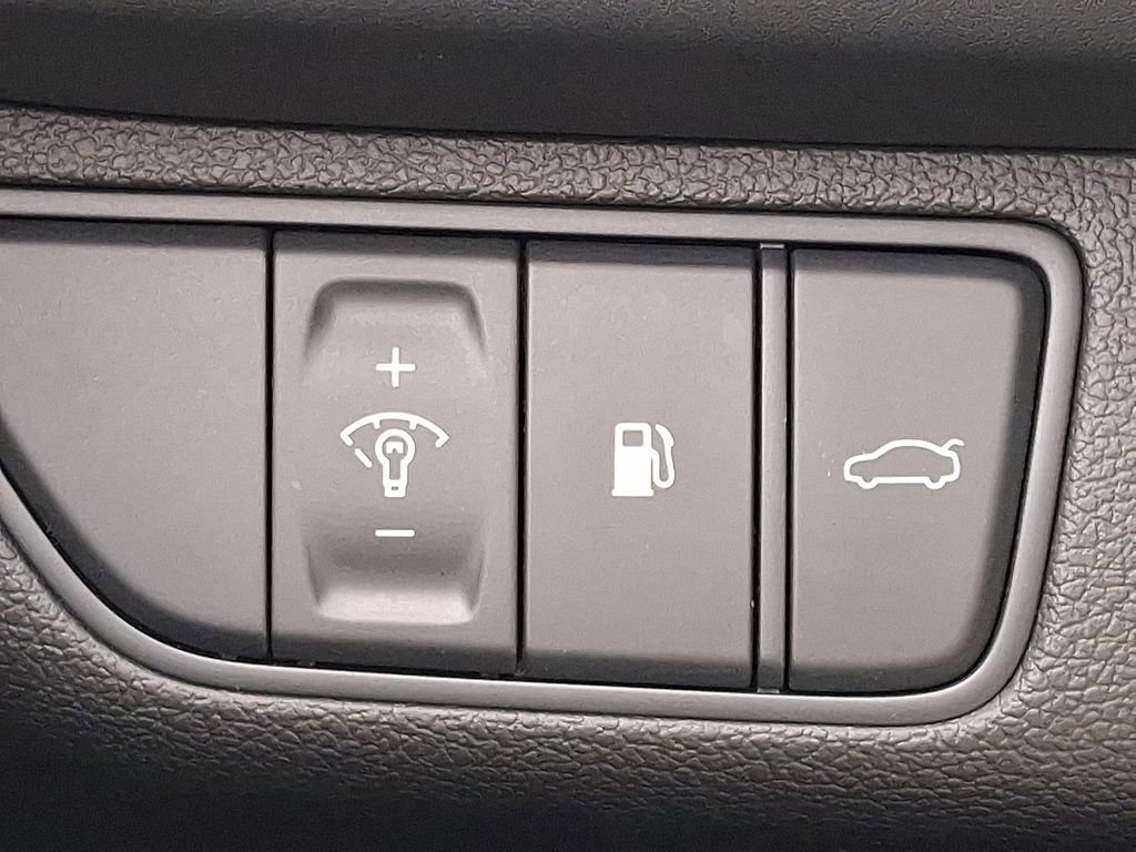 Used 2023 Genesis G70 2.0T image 25