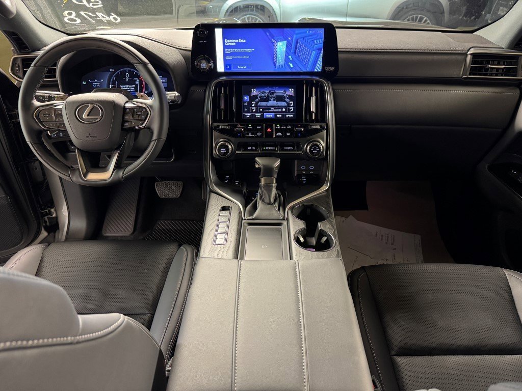 New 2025 Lexus LX 600 4WD w/ Luxury Package image 15