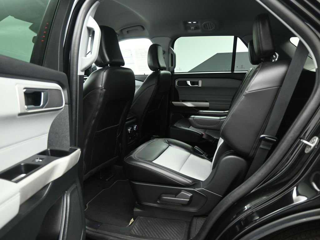 Certified 2022 Ford Explorer XLT w/ Equipment Group 202A image 17