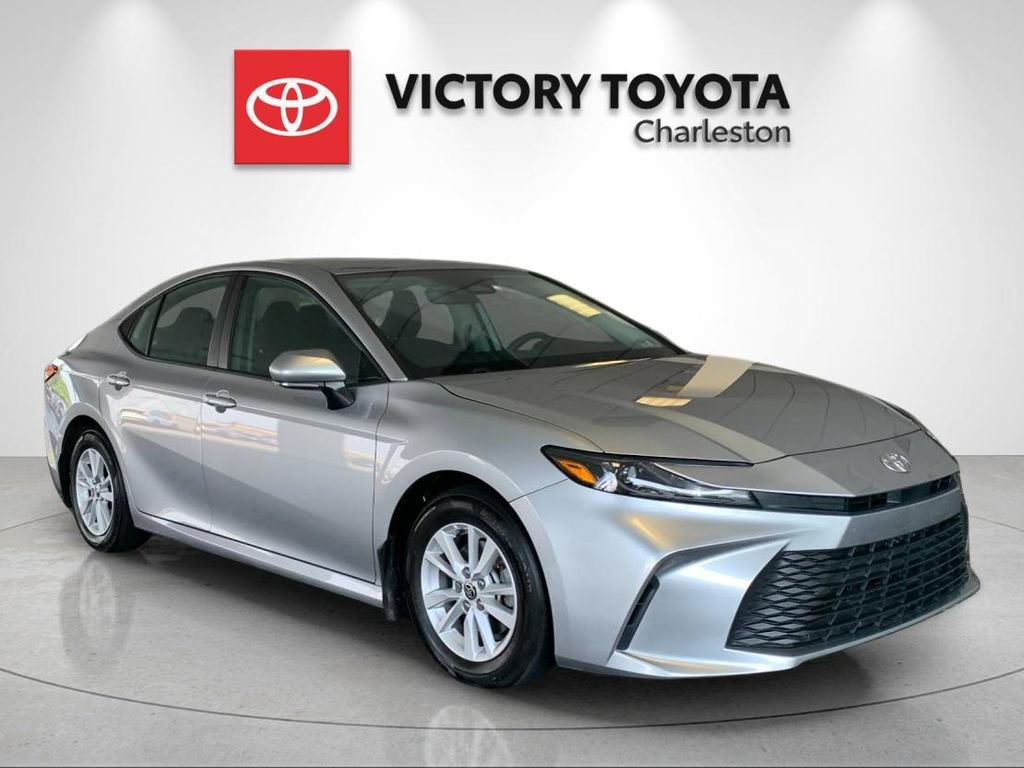 Used 2025 Toyota Camry LE w/ Convenience Package FWD image 5