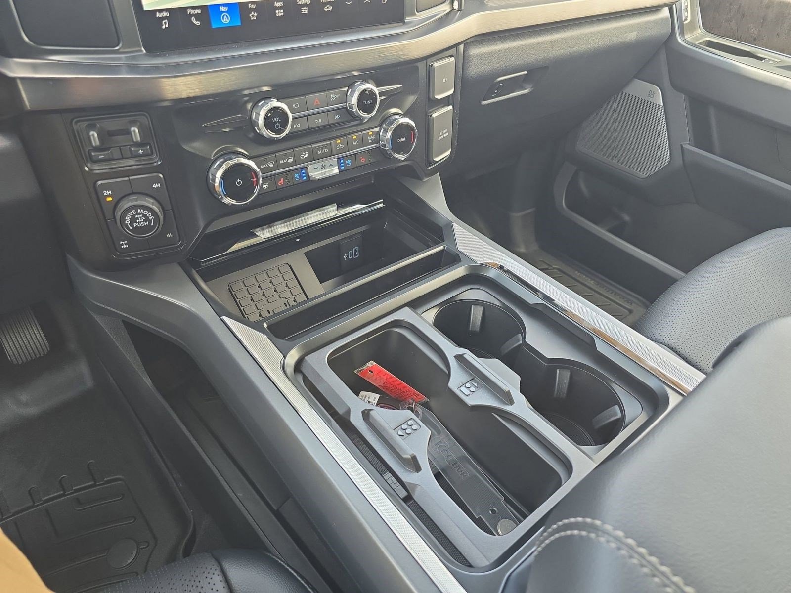 New 2025 Ford F250 Lariat w/ Tremor Off-Road Package image 24