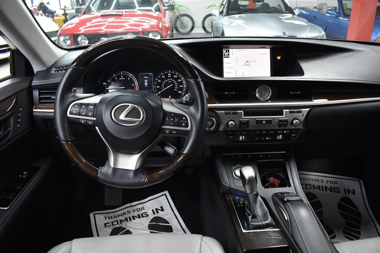 Used 2018 Lexus ES 350 w/ Luxury Package w/Wood Trim image 14