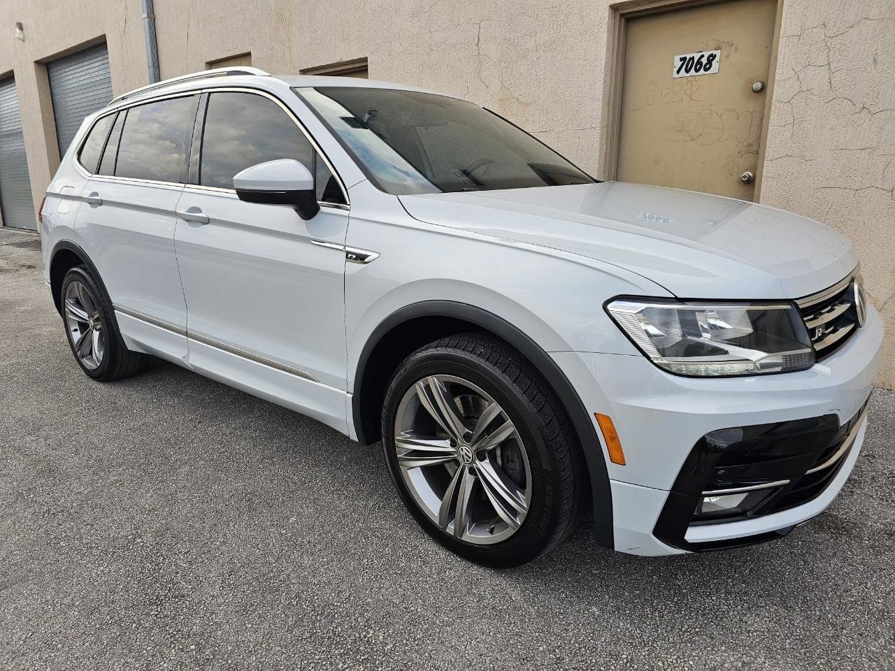 Used 2019 Volkswagen Tiguan SEL R-Line FWD image 6