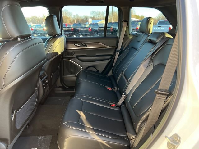 New 2025 Jeep Grand Cherokee Limited w/ Black Appearance Package image 5