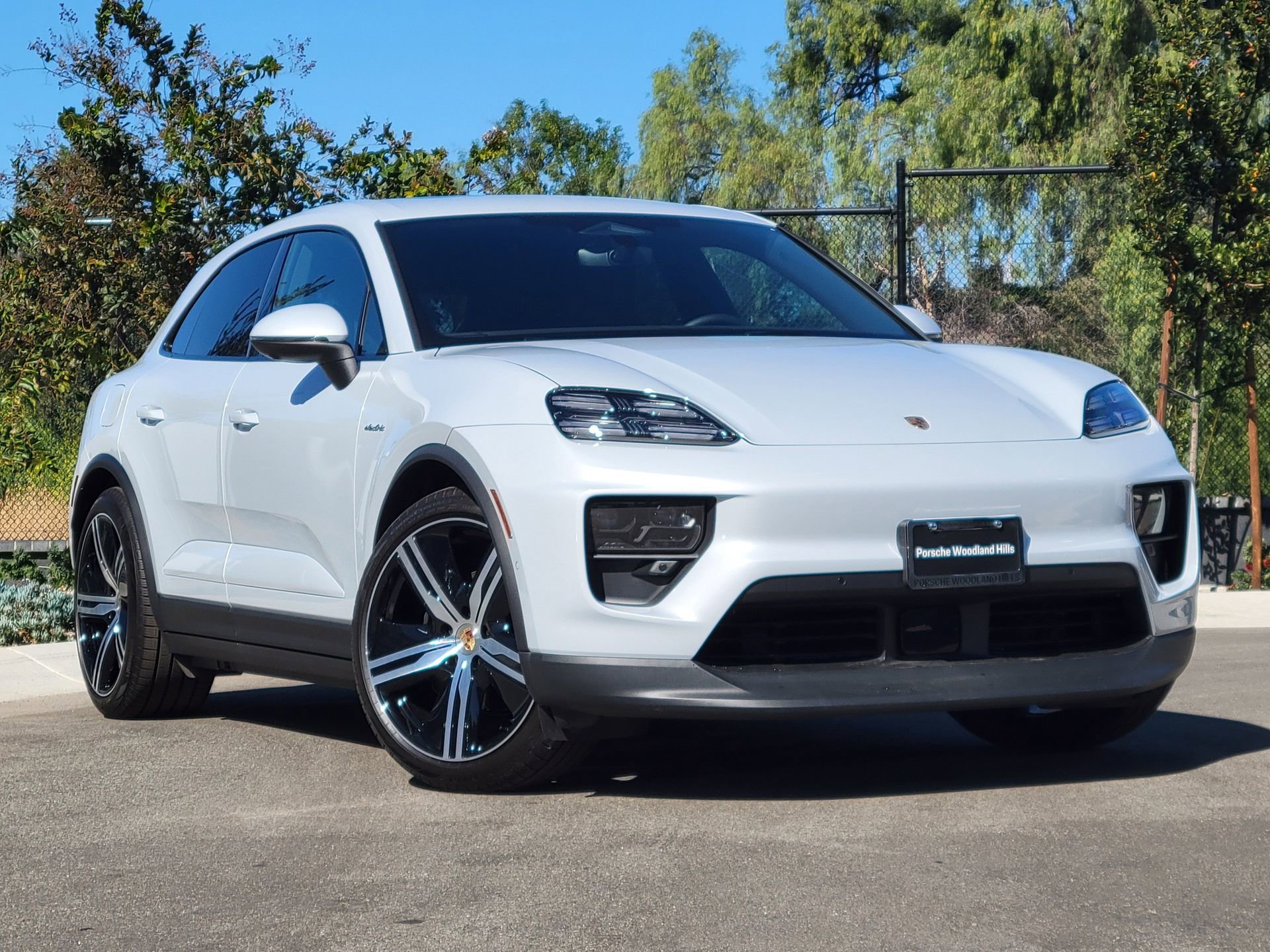 Used 2025 Porsche Macan Electric image 9