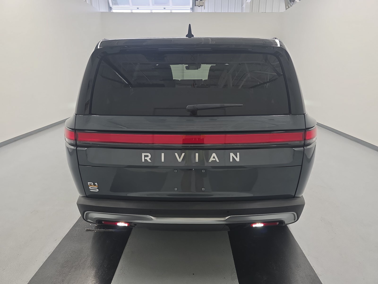 Used 2024 Rivian R1S Adventure Quad AWD/4WD image 4