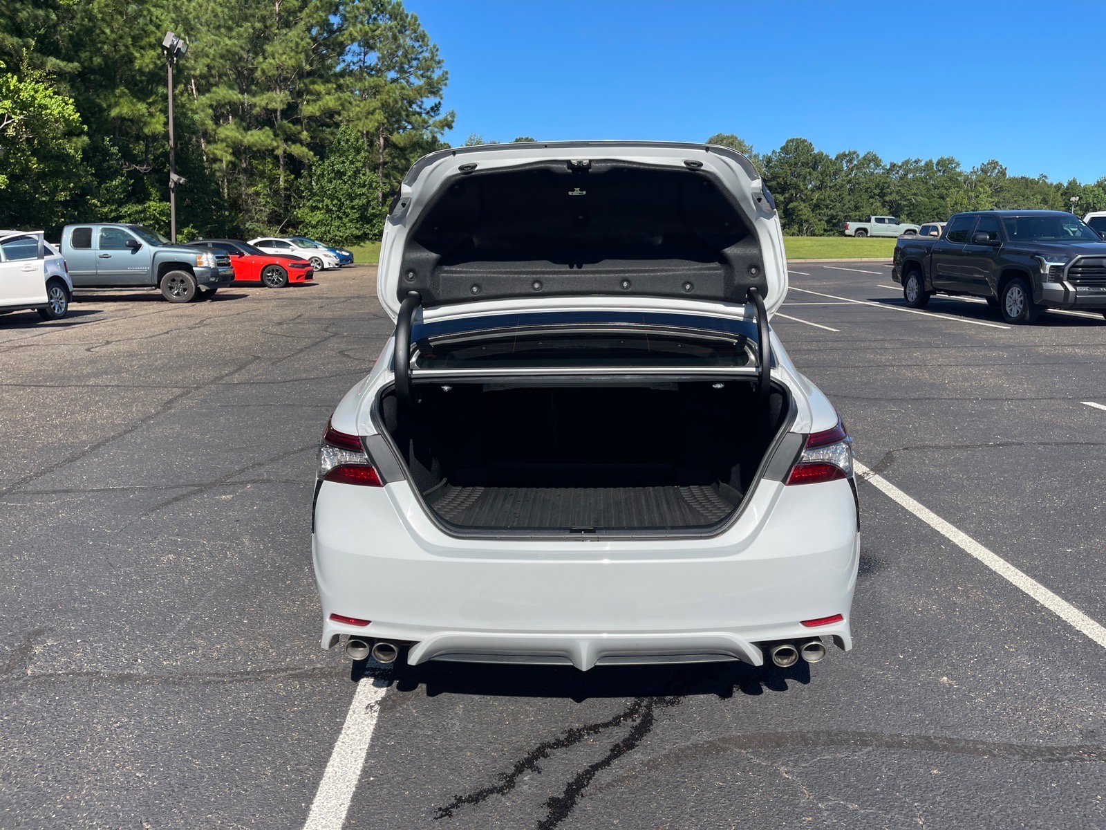 Used 2022 Toyota Camry XSE FWD image 16