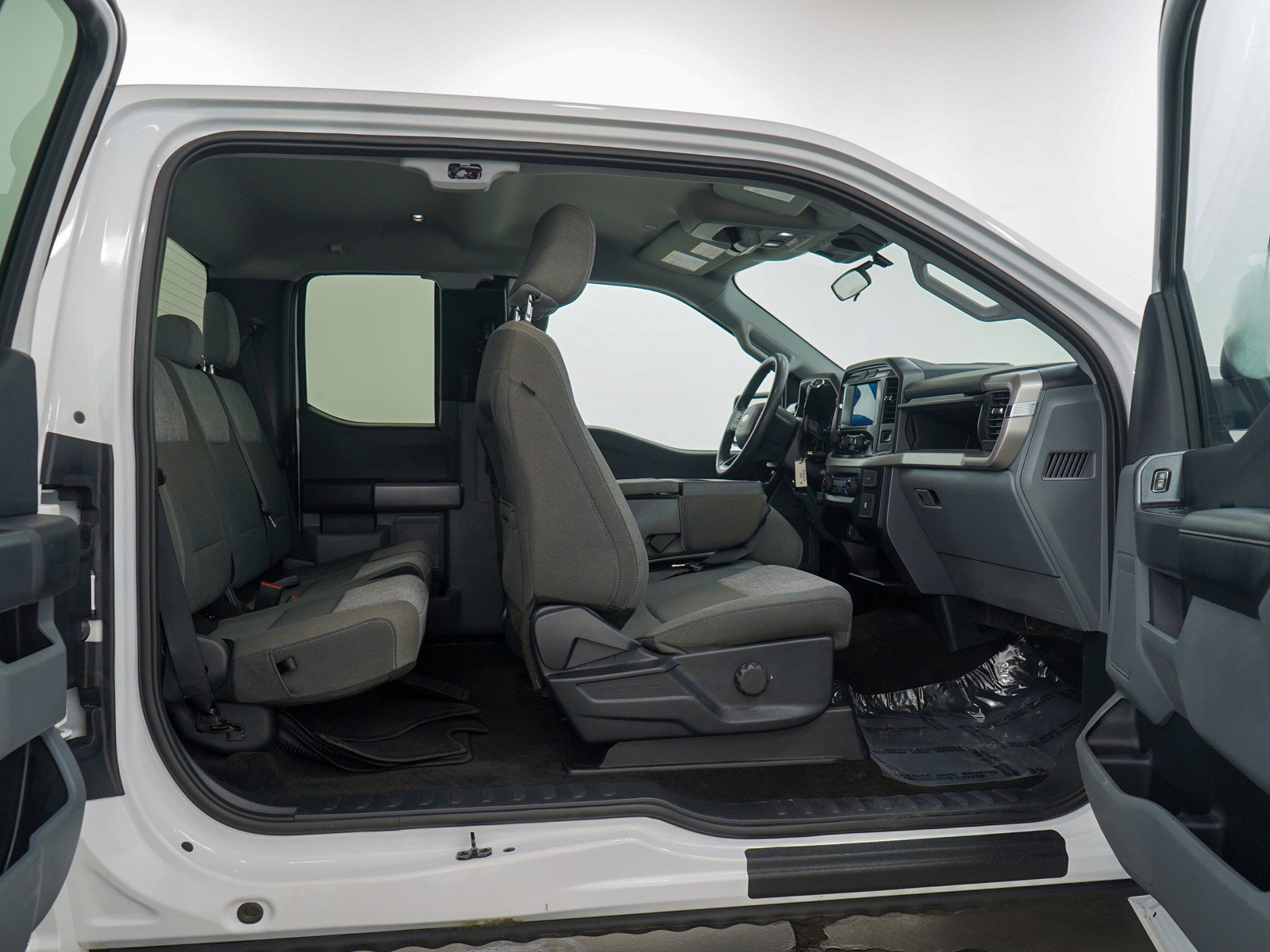 Used 2022 Ford F150 XLT w/ Trailer Tow Package image 14