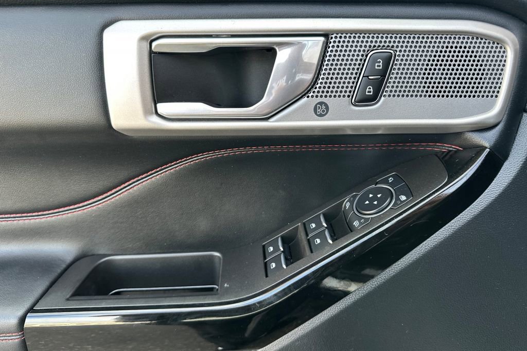 Used 2024 Ford Explorer ST-Line w/ Class IV Trailer Tow Package image 11