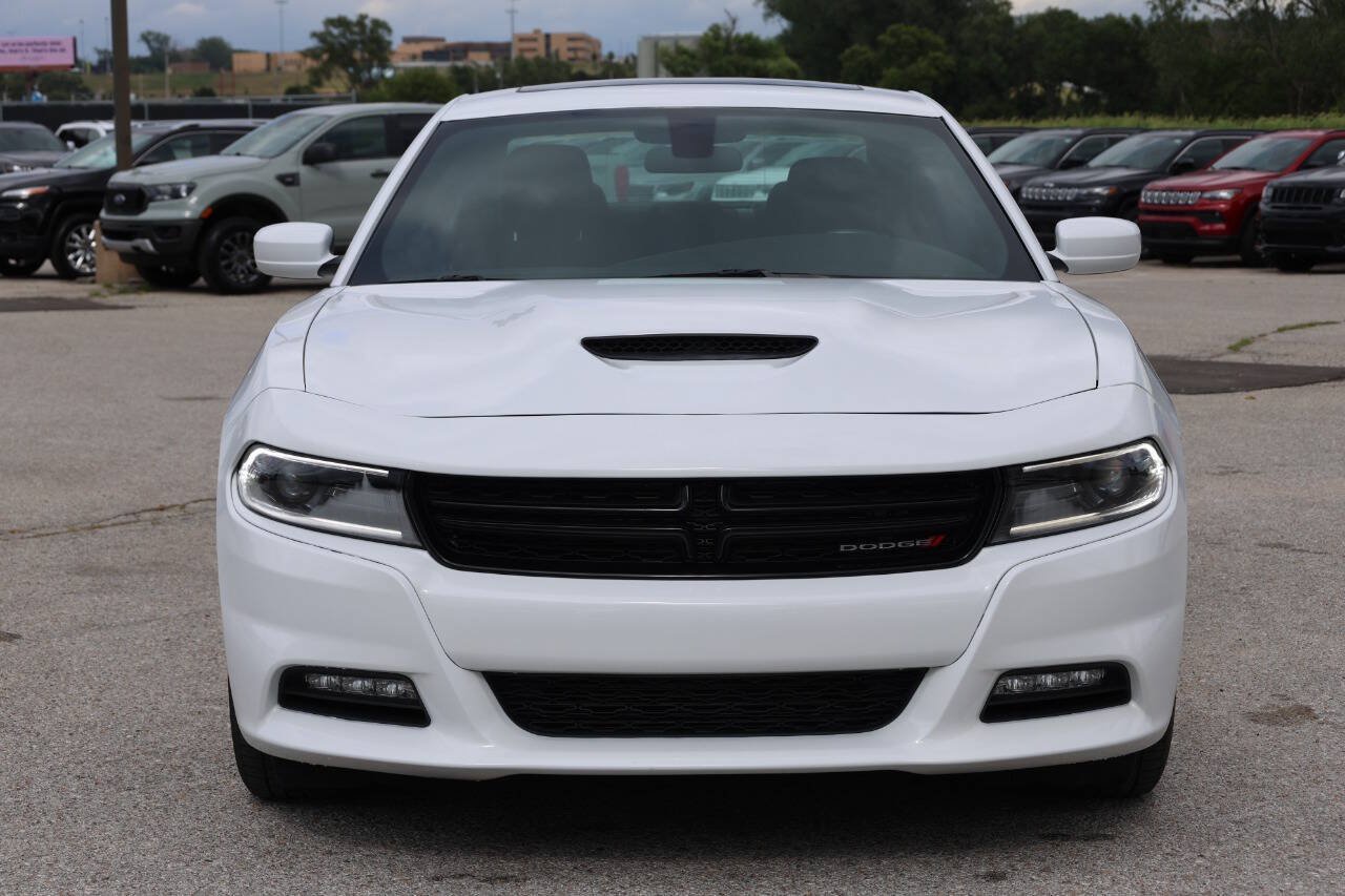 Used 2022 Dodge Charger SXT w/ Driver Convenience Group RWD image 5