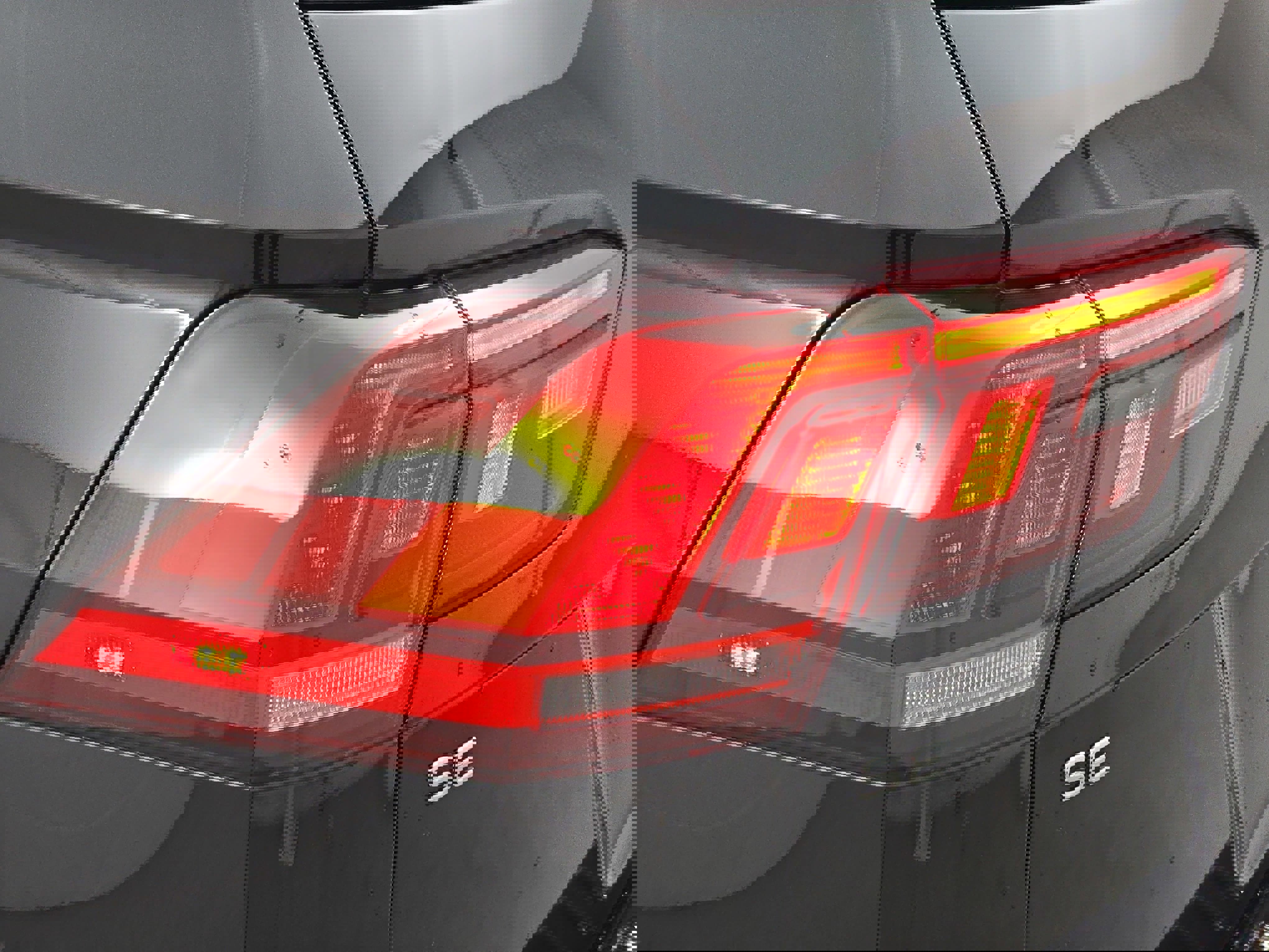 Certified 2024 Volkswagen Tiguan SE R-Line image 35