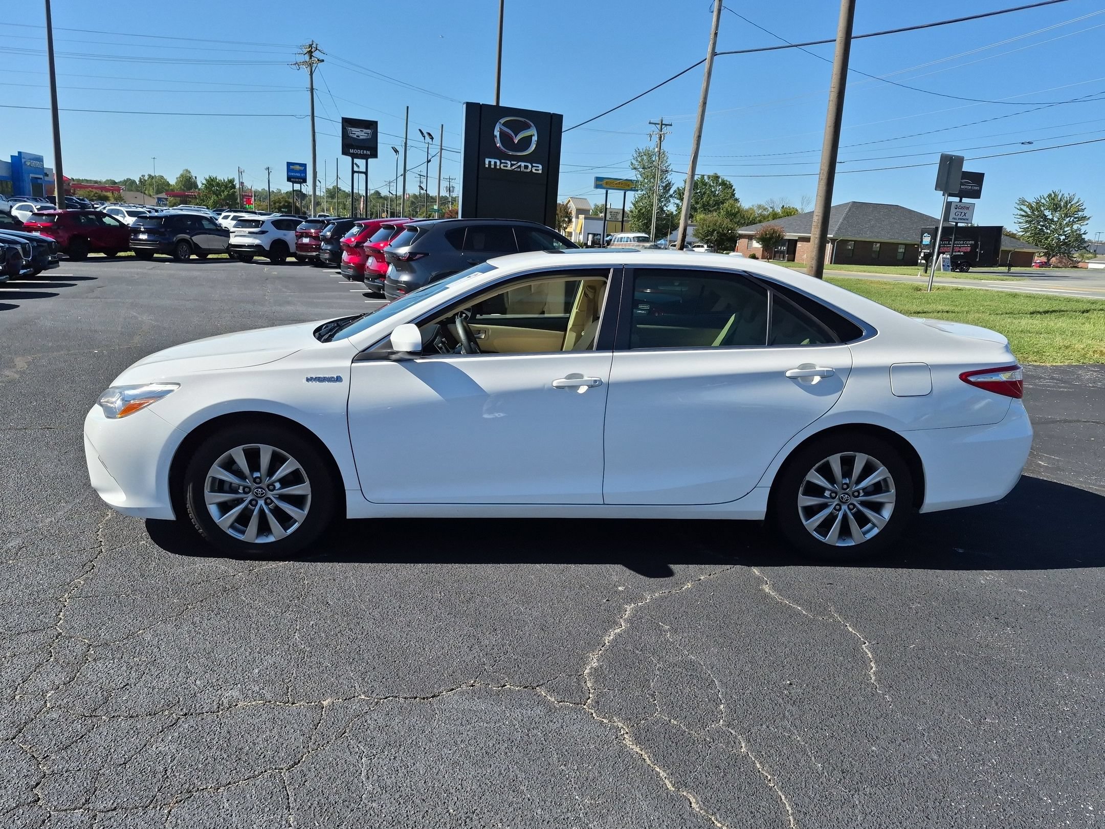 Used 2017 Toyota Camry XLE FWD image 2