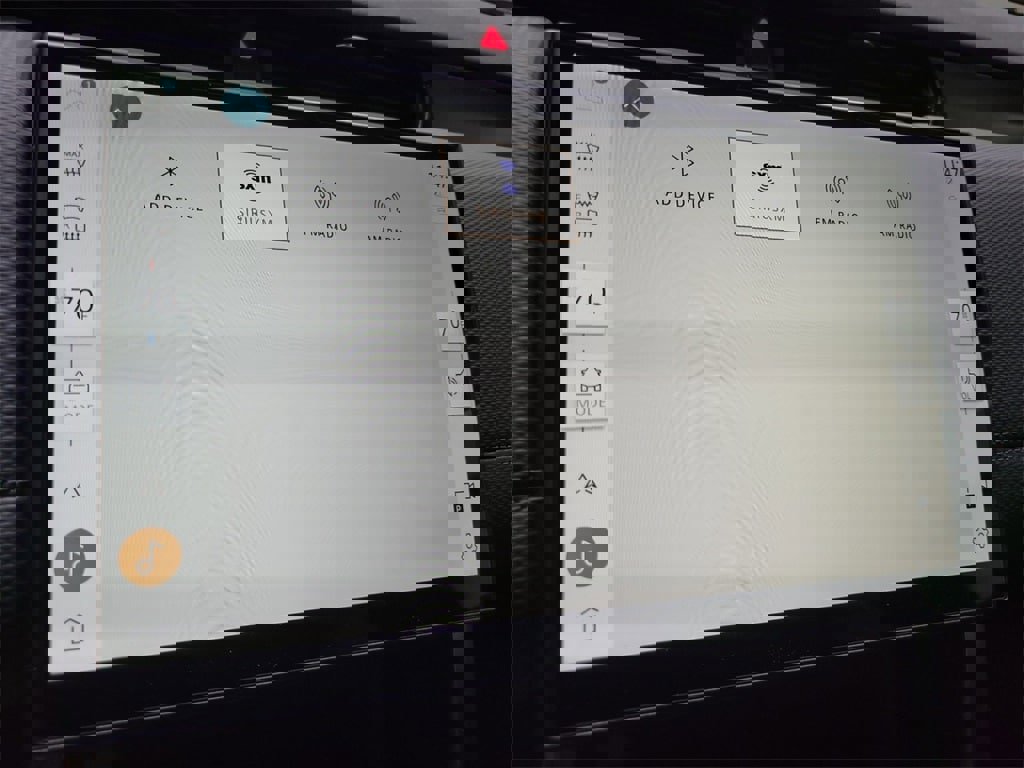 New 2025 Land Rover Discovery Sport Dynamic SE image 32