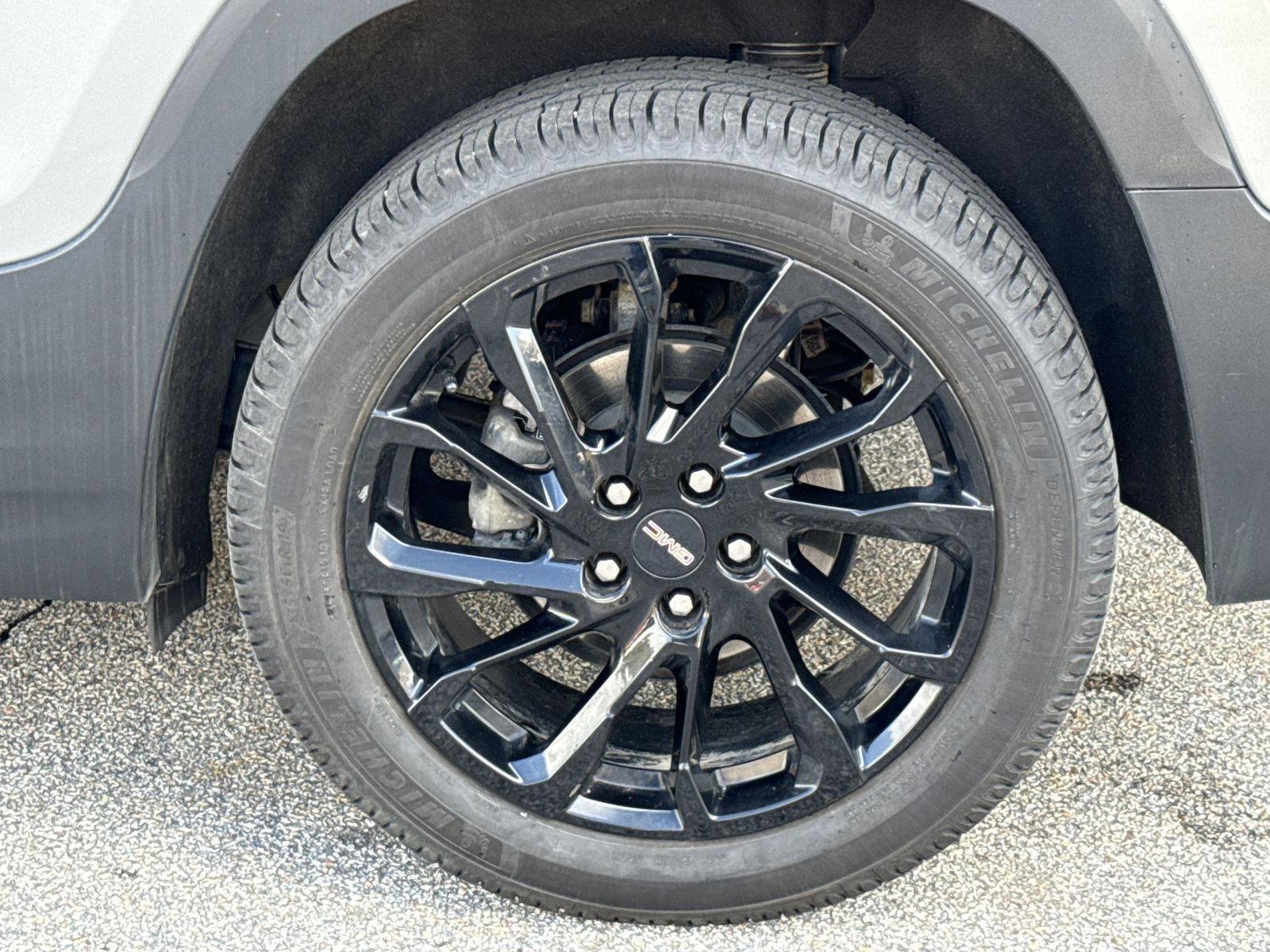 Used 2023 GMC Terrain SLE w/ Driver Convenience Package image 9