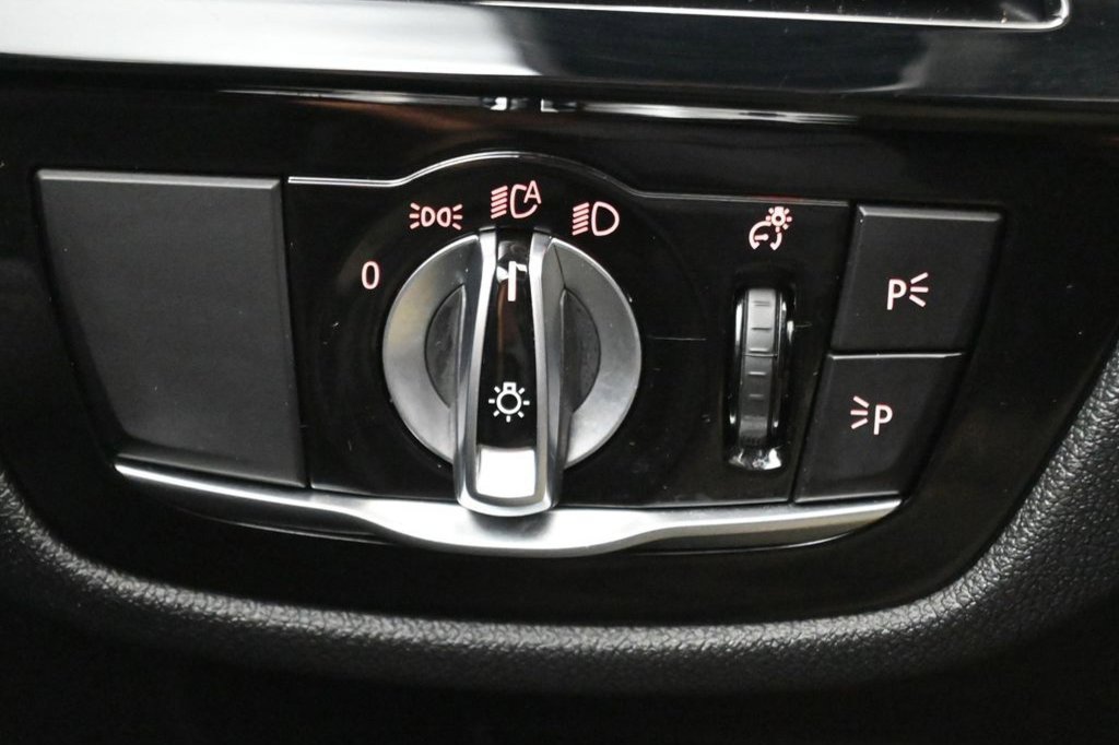 Used 2023 BMW 540i w/ Convenience Package RWD image 39