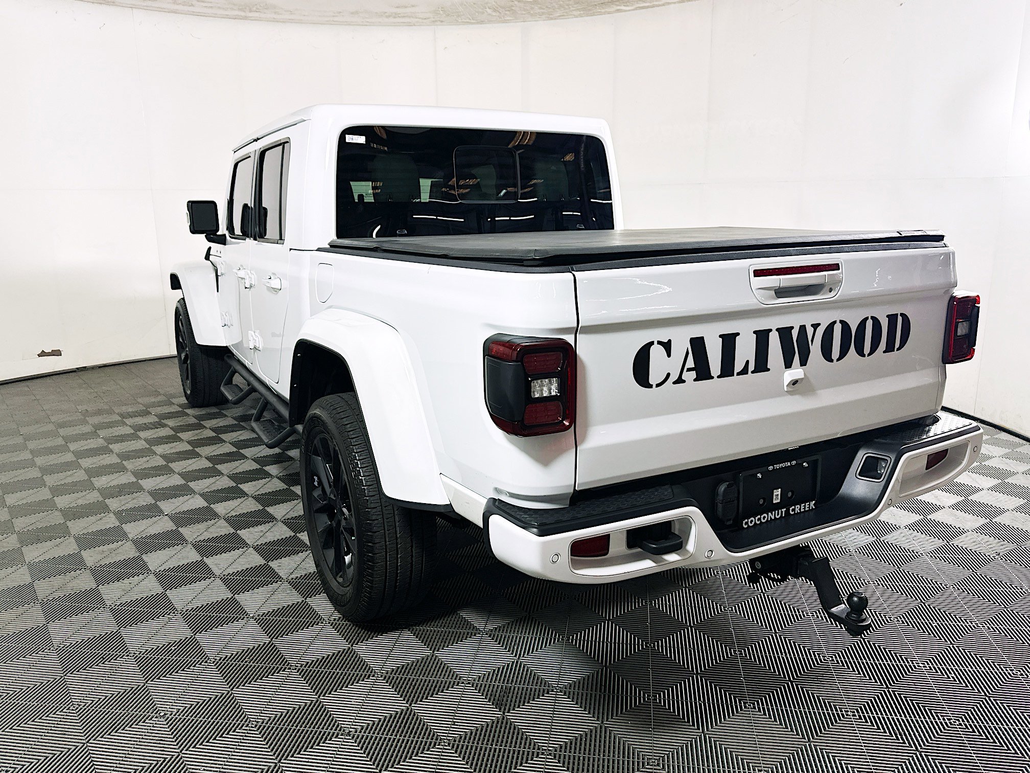 Used 2022 Jeep Gladiator Overland AWD/4WD image 5