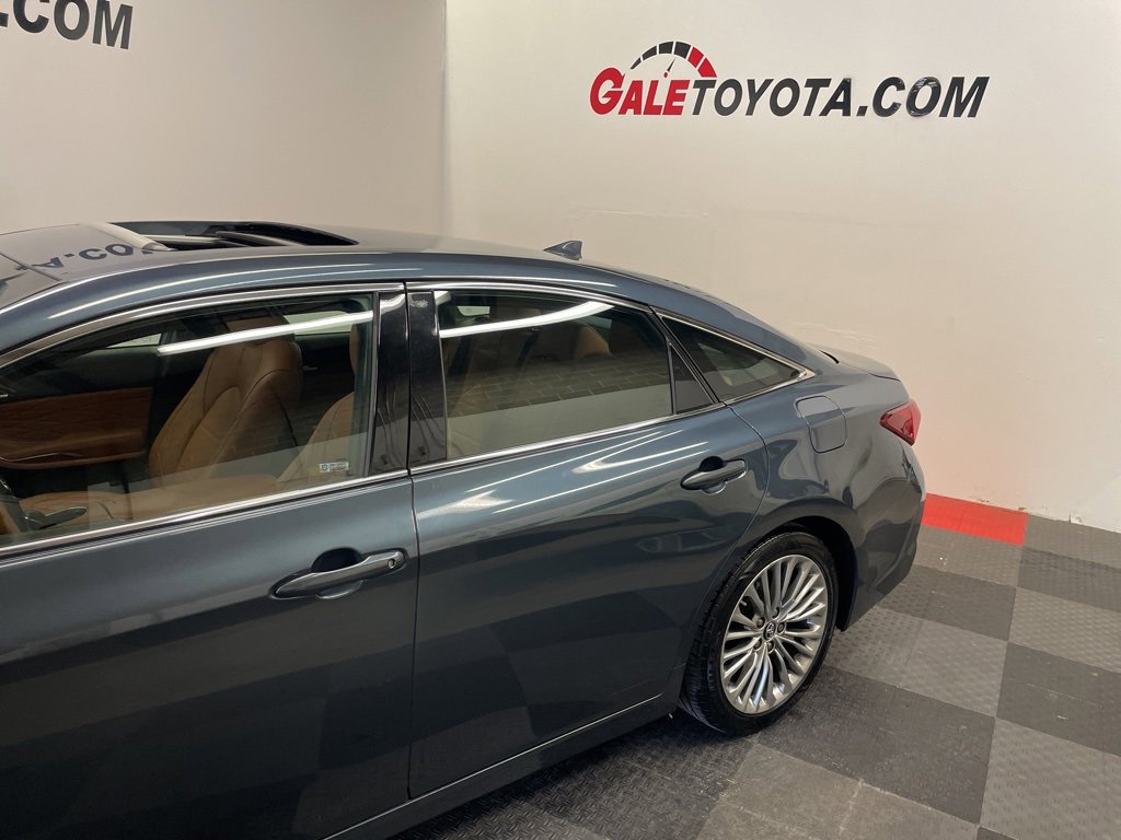 Used 2019 Toyota Avalon Limited image 5