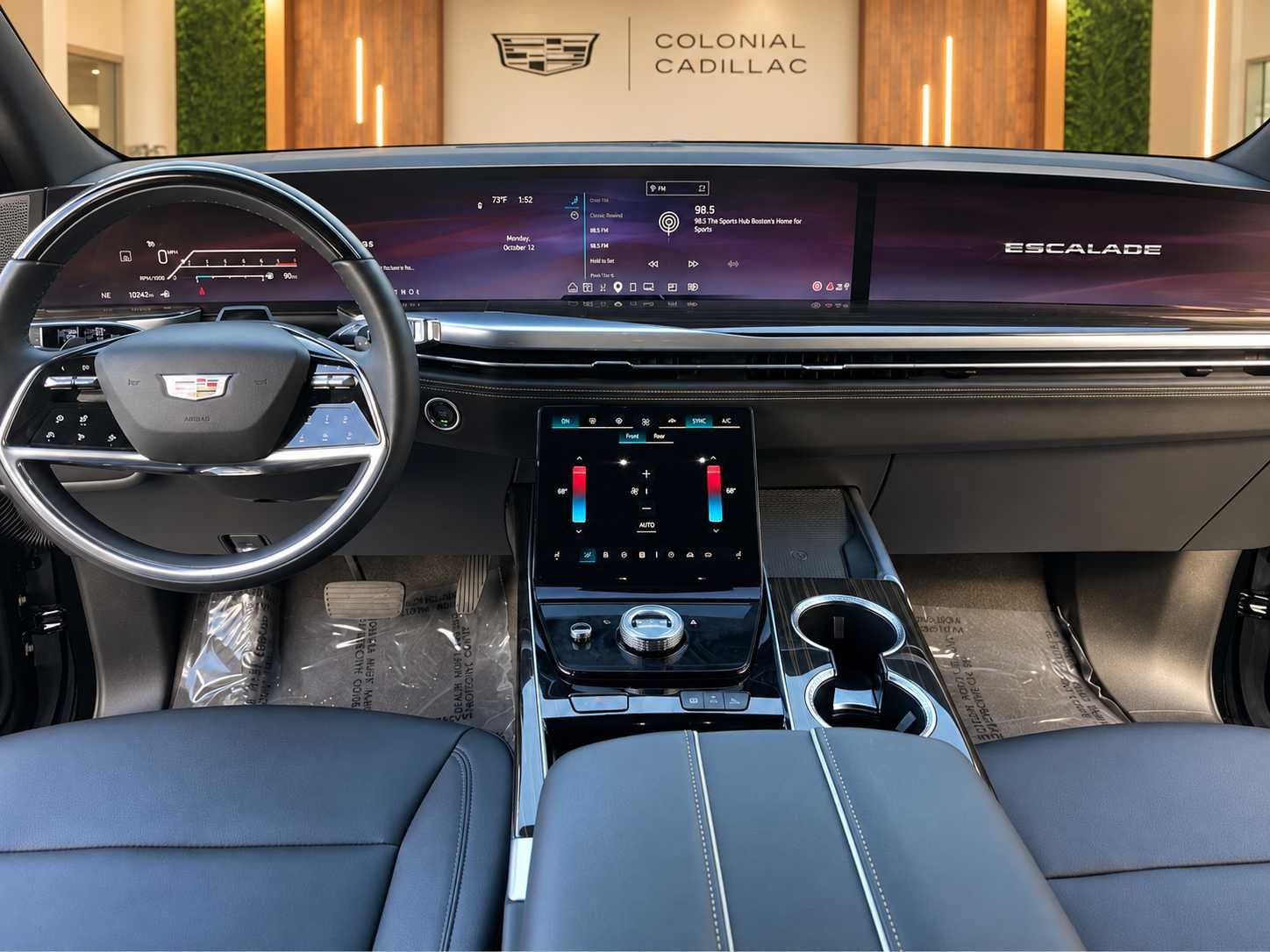 Used 2025 Cadillac Escalade ESV Luxury AWD/4WD image 6