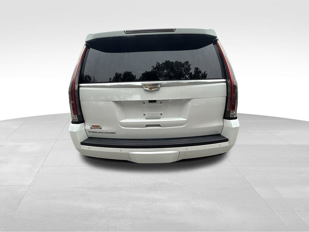 Used 2017 Cadillac Escalade Luxury AWD/4WD image 4