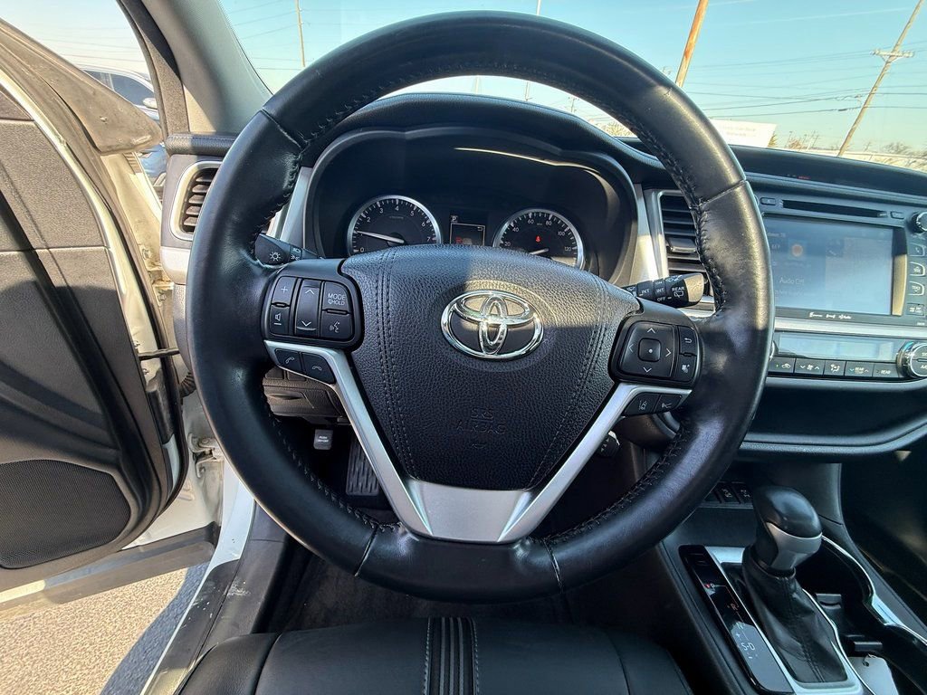 Used 2017 Toyota Highlander SE image 13