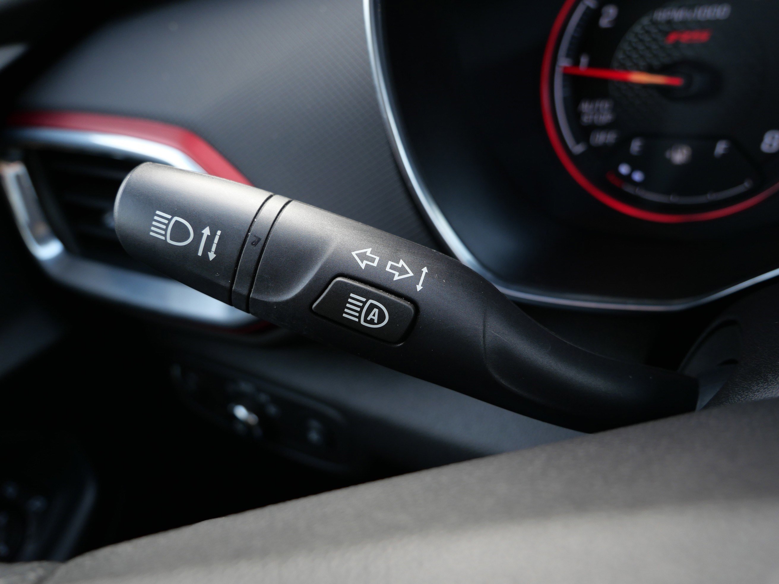 Used 2022 Chevrolet TrailBlazer RS w/ Sun and Liftgate Package image 27