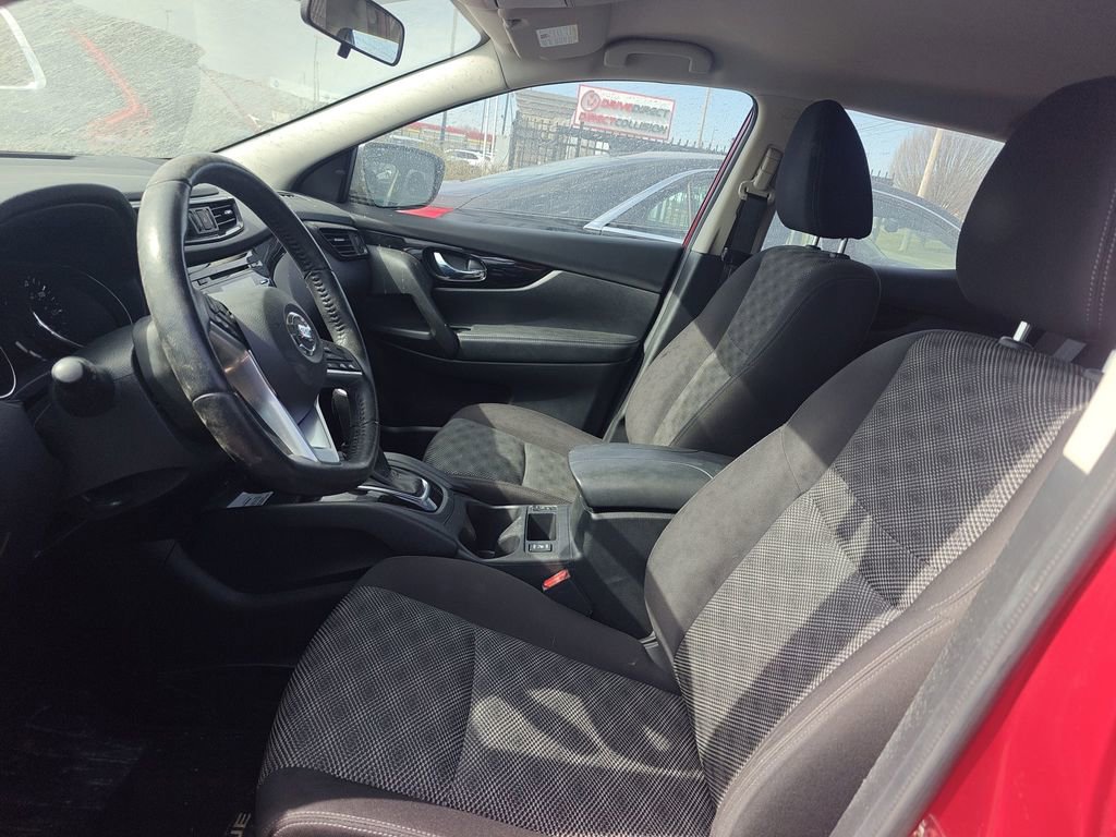 Used 2018 Nissan Rogue Sport SV w/ SV All-Weather Package image 6