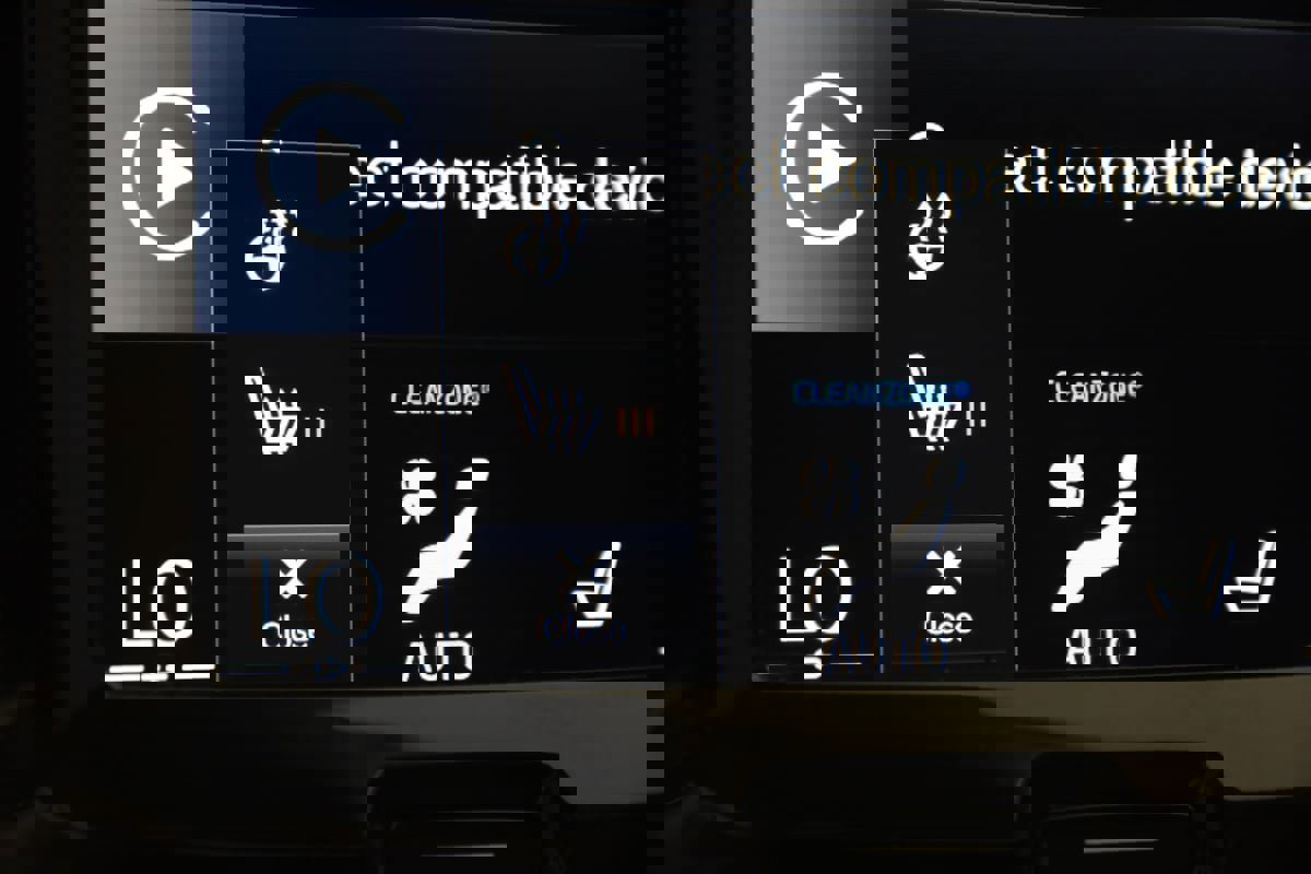 Used 2019 Volvo XC60 T5 Momentum w/ Multimedia Package image 8