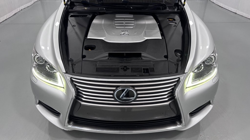 Used 2017 Lexus LS 460 w/ Comfort Package RWD image 30
