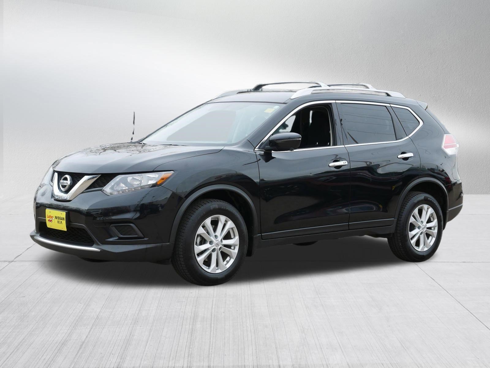 Used 2016 Nissan Rogue SV w/ SV Premium Package image 3