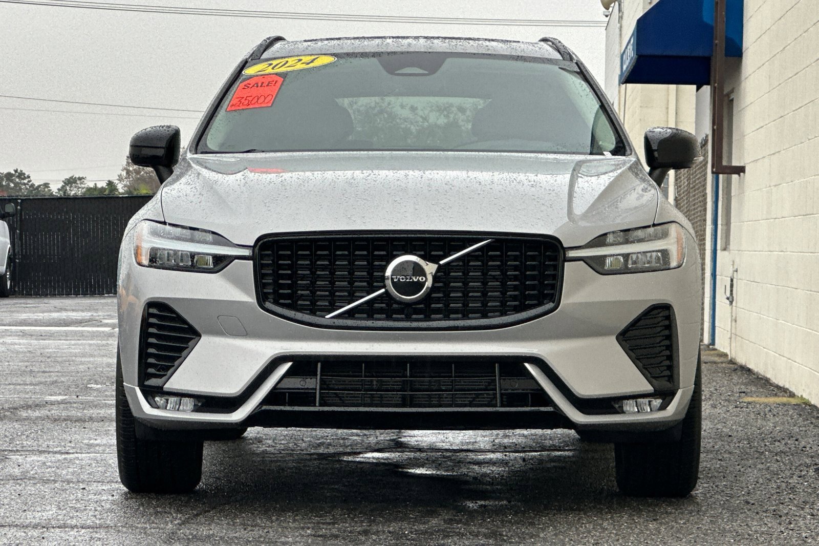 Used 2024 Volvo XC60 B5 Core image 9