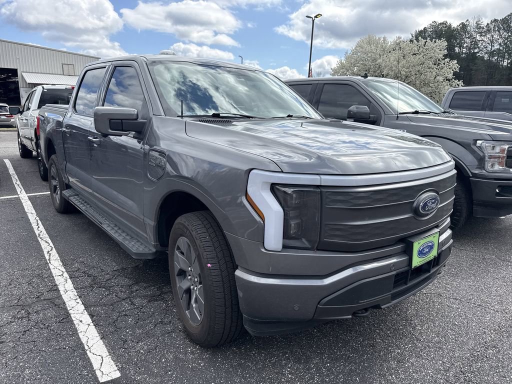 Used 2022 Ford F150 Lightning Lariat image 2