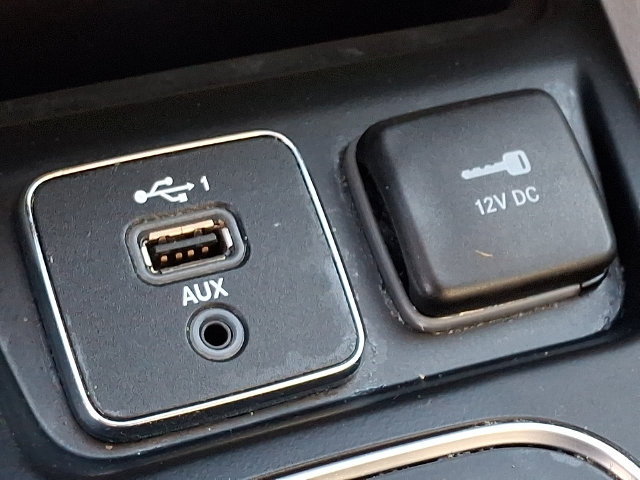 Used 2020 Jeep Cherokee Latitude Plus AWD/4WD image 25